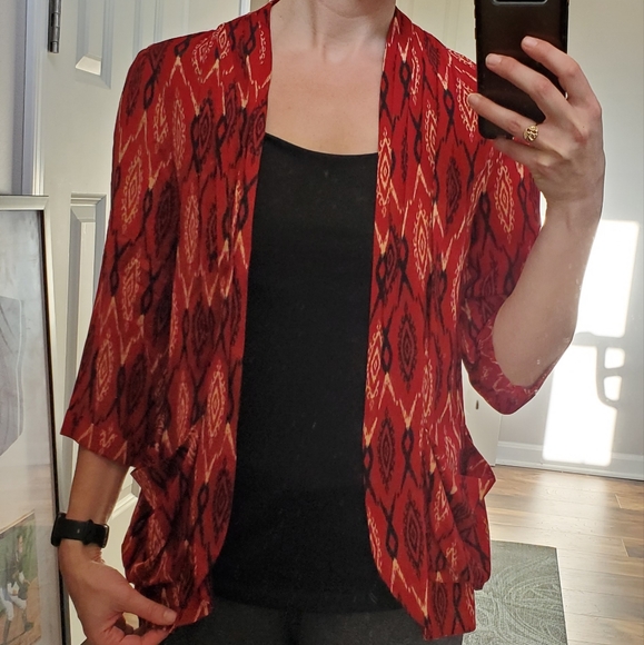 Forever 21 Jackets & Blazers - FOREVER 21 RED PRINT 3/4 LENGTH SLEEVES OPEN BLAZER W/ PLEATED LAPELS & POCKETS